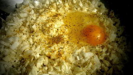 Рецепт оладушек из китайской капусты с брынзой