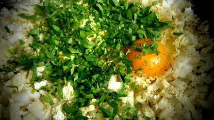 Рецепт оладушек из китайской капусты с брынзой