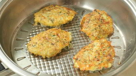 Рецепт оладий из кабачков с манной крупой