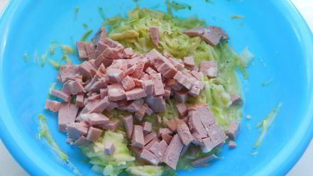 Рецепт оладий из кабачков с сыром и колбасой