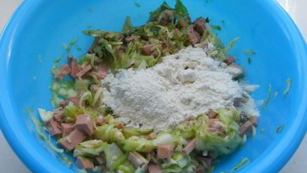 Рецепт оладий из кабачков с сыром и колбасой