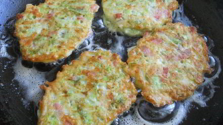 Рецепт оладий из кабачков с сыром и колбасой