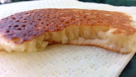 Рецепт оладий на кефире, жареные без масла