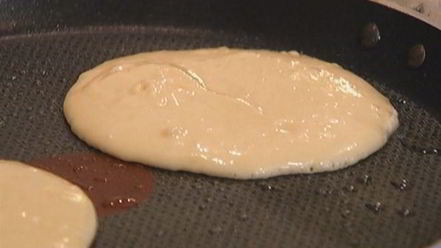 Рецепт оладий с апельсиновым соусом и корицей