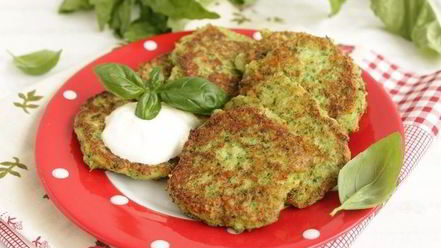 Рецепт оладий с брокколи и пармезаном