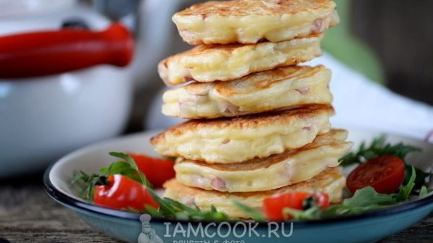 Рецепт оладий с колбасой и сыром