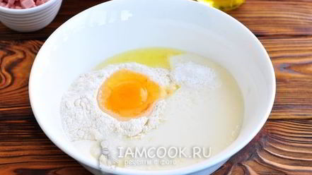 Рецепт оладий с колбасой и сыром