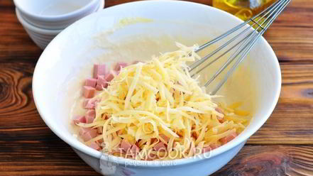 Рецепт оладий с колбасой и сыром