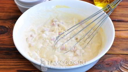 Рецепт оладий с колбасой и сыром