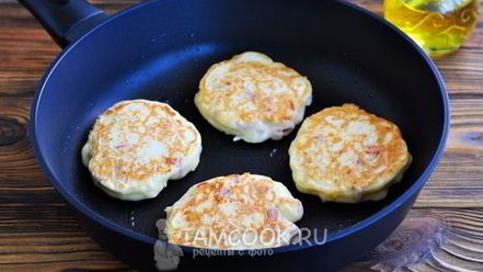 Рецепт оладий с колбасой и сыром