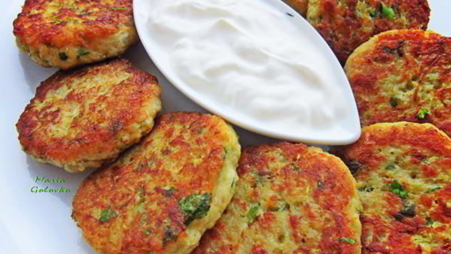 Рецепт овощных оладий с мясом