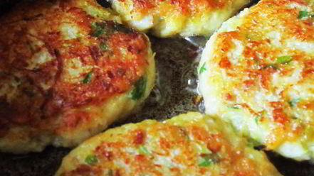 Рецепт овощных оладий с мясом