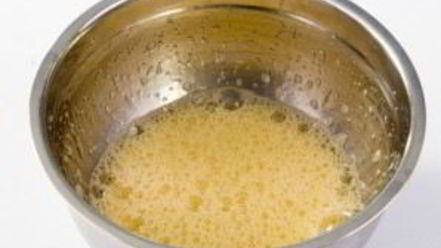 Рецепт пышных оладий на кислом молоке без дрожжей