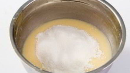 Рецепт пышных оладий на кислом молоке без дрожжей