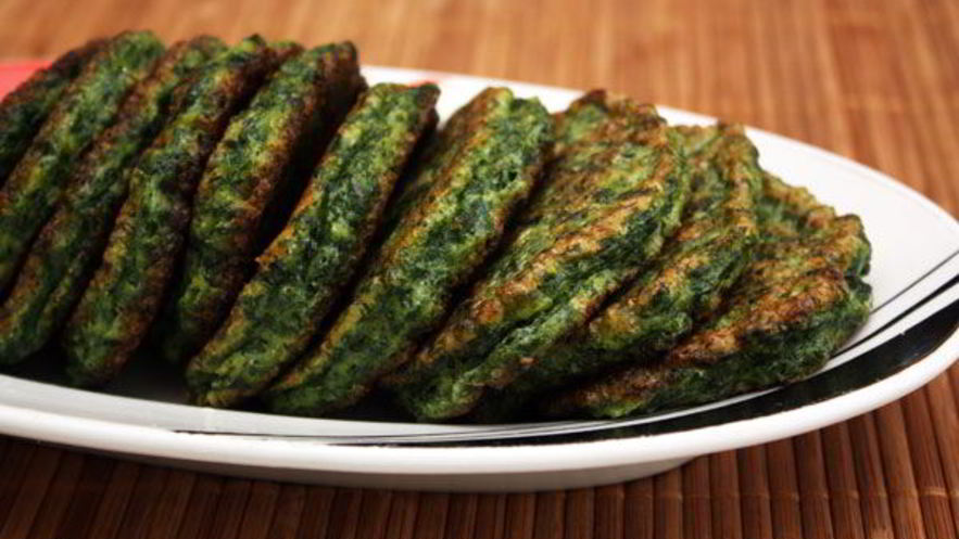 Рецепт зеленых оладий из шпината и брокколи