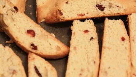 Рецепт бискотти с вяленой клюквой и орехами