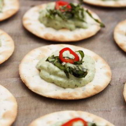 Рецепт Крекеров с кремом песто