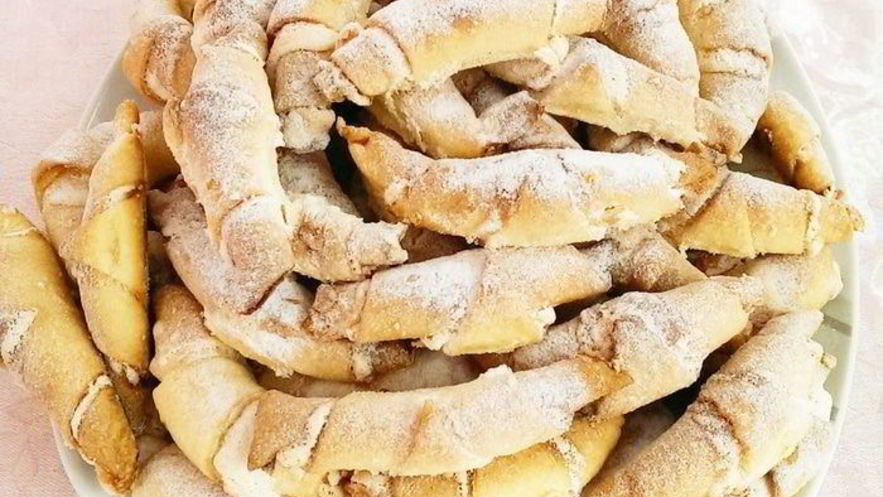 Рецепт нежнейших рогаликов с безе