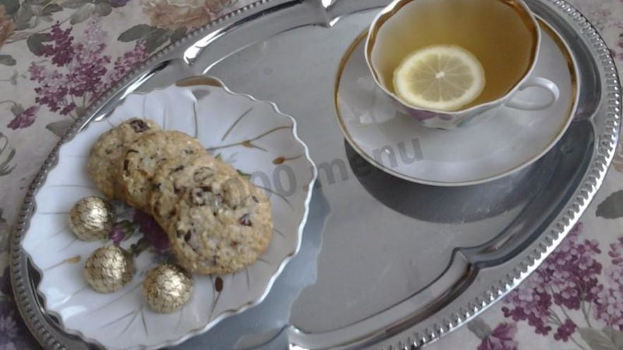 Рецепт печенья овсяного с орехами, шоколадом и сушеной клюквой