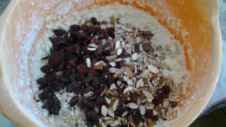 Рецепт печенья овсяного с орехами, шоколадом и сушеной клюквой