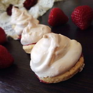 Рецепт Печенья-сабле с клубникой Летнее настроение