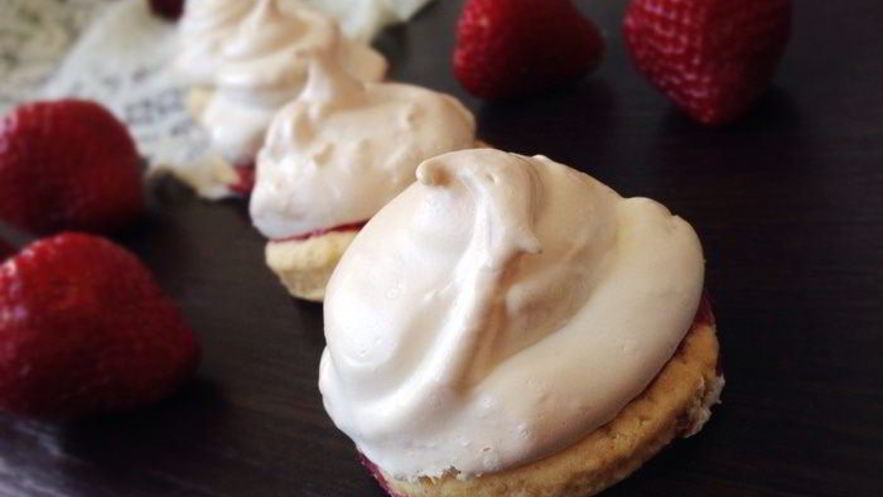 Рецепт печенья-сабле с клубникой летнее настроение