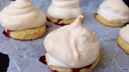 Рецепт печенья-сабле с клубникой летнее настроение