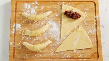 Рецепт рогаликов с финиковой начинкой