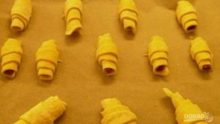 Рецепт рогаликов с мармеладом из слоеного теста