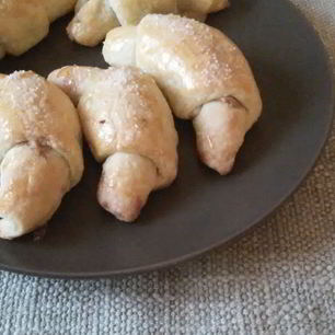 Рецепт Рогаликов с ореховой начинкой