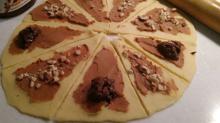 Рецепт рогаликов с ореховой начинкой