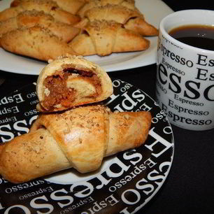 Рецепт Рогаликов с сухофруктами и орехами