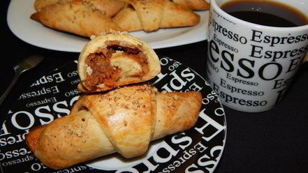 Рецепт рогаликов с сухофруктами и орехами