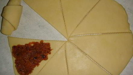 Рецепт рогаликов с сухофруктами и орехами