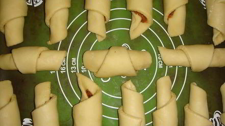 Рецепт рогаликов с сухофруктами и орехами