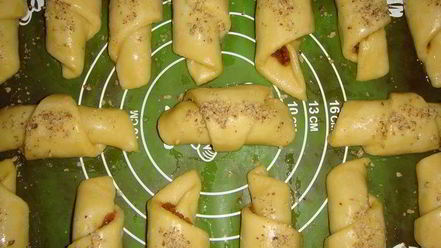 Рецепт рогаликов с сухофруктами и орехами