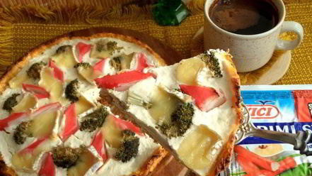 Рецепт киша на овощном корже с крабовыми палочками