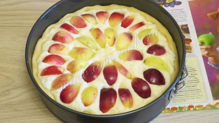 Рецепт манного пирога с фруктами