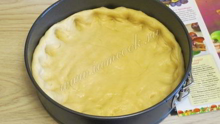 Рецепт манного пирога с фруктами