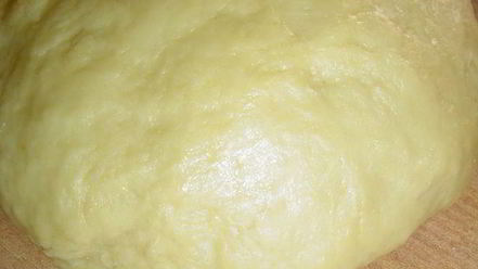 Рецепт нежнейшего порционного пирога с яблоками и вялеными вишнями