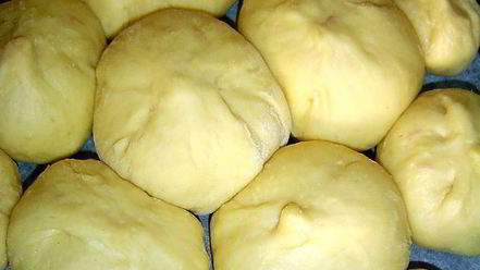 Рецепт нежнейшего порционного пирога с яблоками и вялеными вишнями