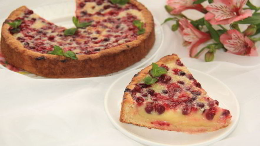 Рецепт песочно-сметанного пирог с клюквой