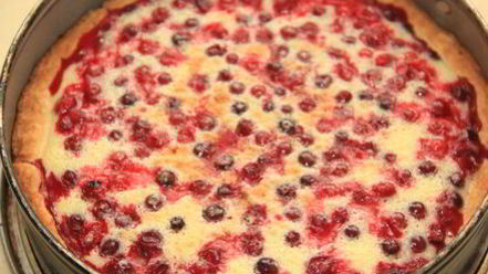 Рецепт песочно-сметанного пирог с клюквой