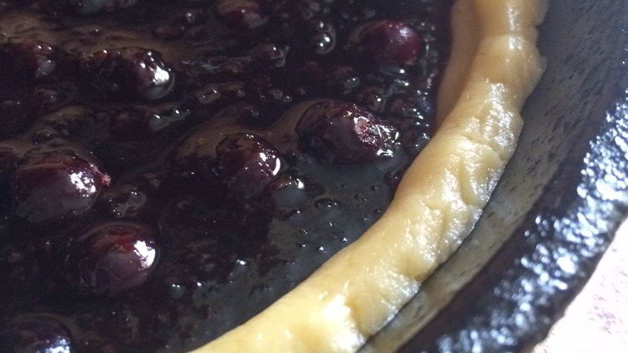 Рецепт песочного пирога со смородиновым вареньем