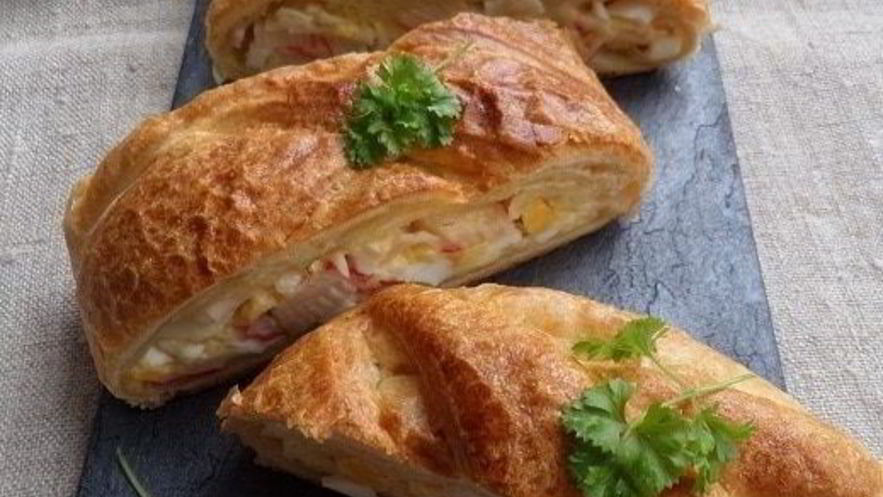 Рецепт пирога с крабовым мясом, яйцом и сыром