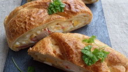 Рецепт пирога с крабовым мясом, яйцом и сыром