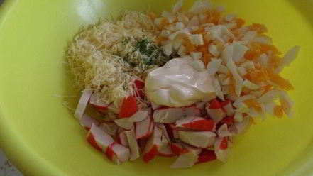 Рецепт пирога с крабовым мясом, яйцом и сыром