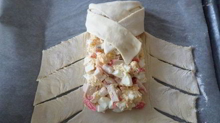 Рецепт пирога с крабовым мясом, яйцом и сыром