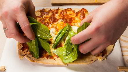 Рецепт пирога с моцареллой и шпинатом