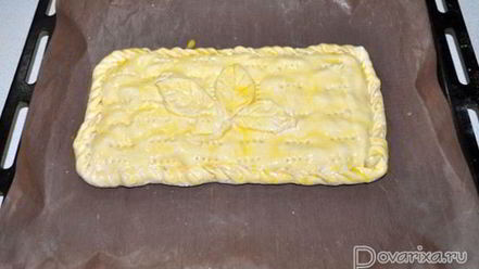 Рецепт пирога с персиками из слоеного теста